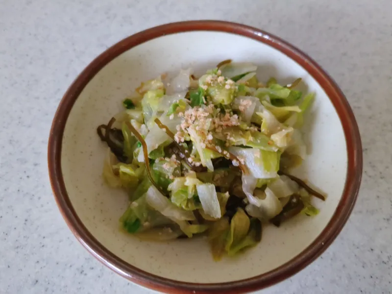 レタスの塩昆布蒸し