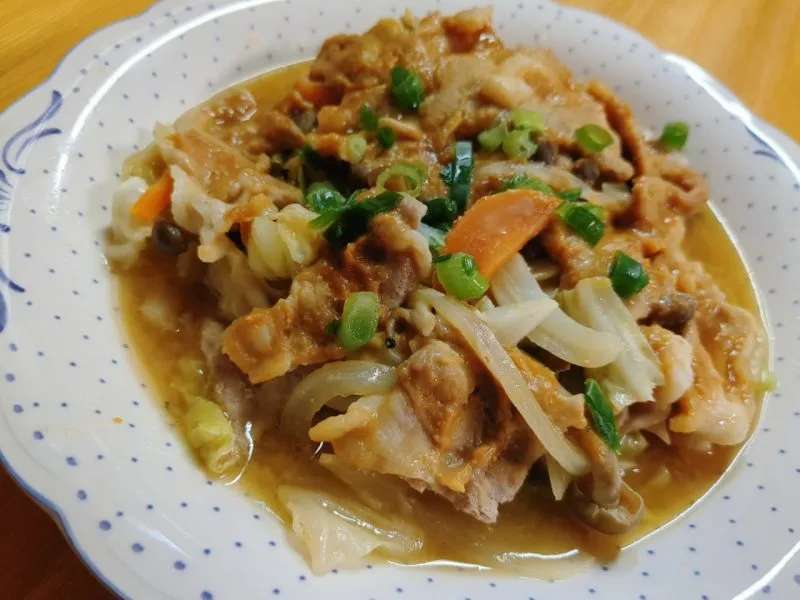 豚肉とキャベツの味噌バターレンジ蒸し