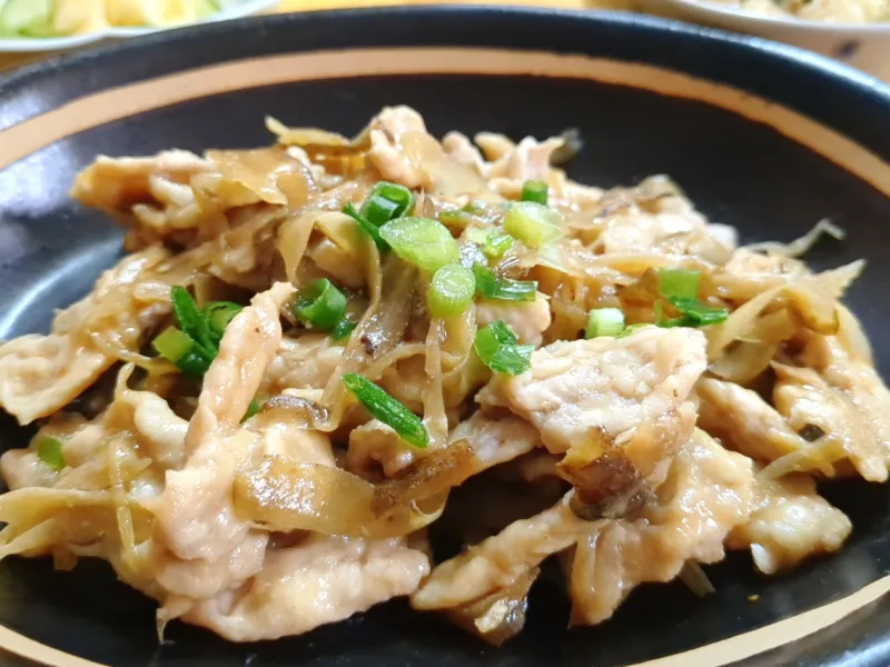 豚肉とごぼうの生姜蒸し