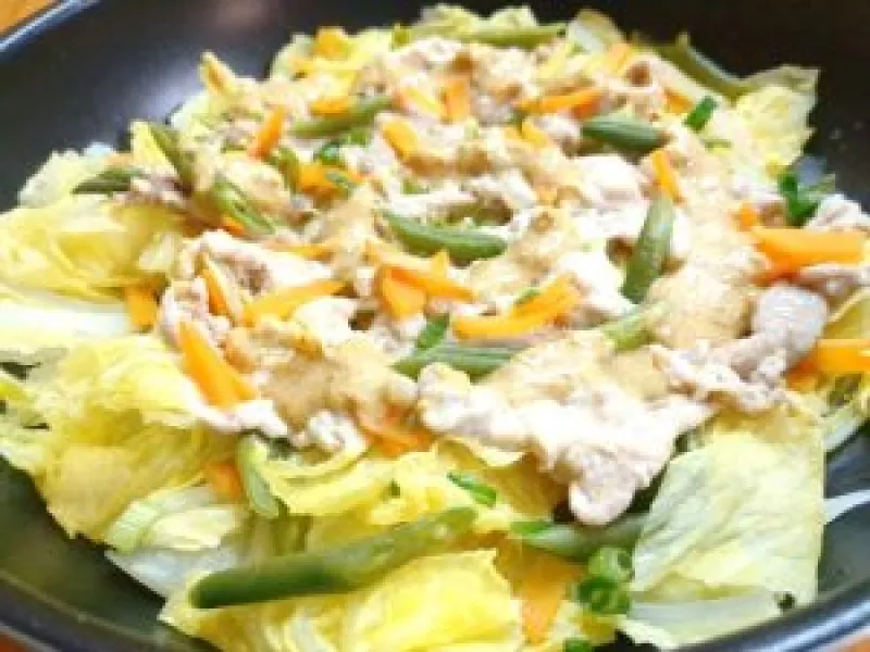 白菜と豚肉のごまだれフライパン蒸し