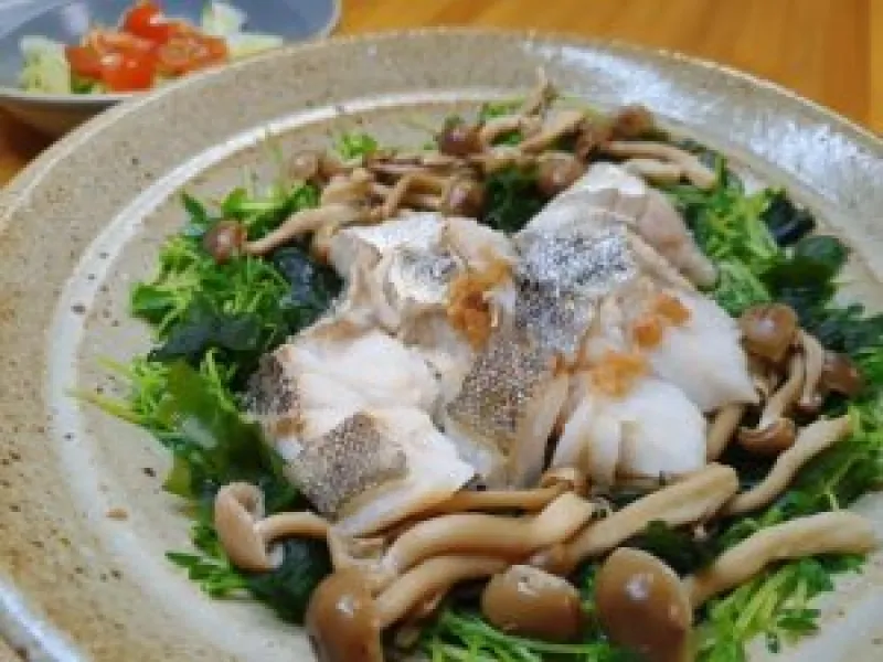 鱈のレンジ蒸し梅醤油だれ