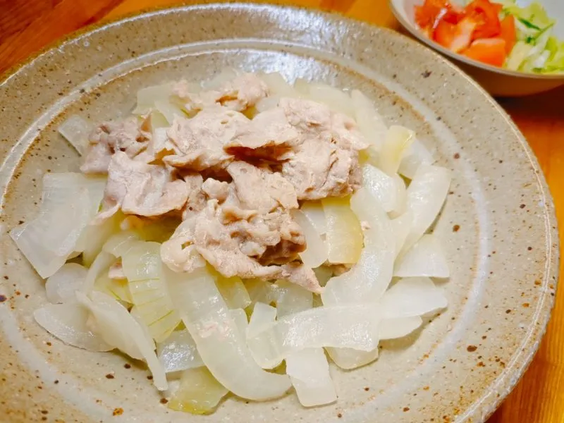 新玉ねぎと豚肉の蒸し煮