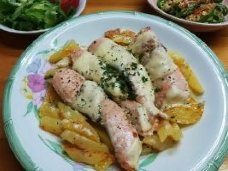 鮭とじゃがいものフライパン蒸し焼き